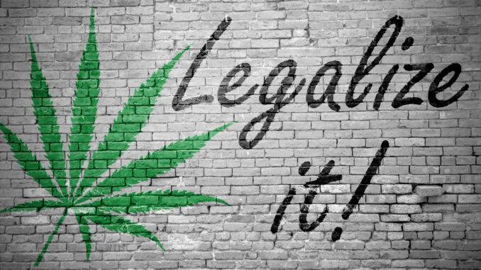 Cannabis Legalize it Aufschrift auf einer Wand