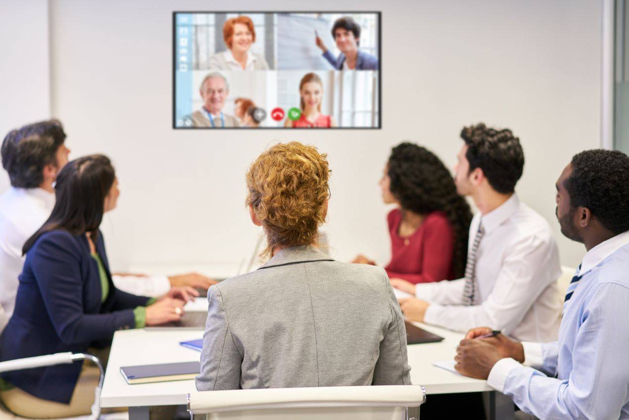 Team bei Online-Konferenz zur Arbeitssicherheit – digitales Lernen im TRGS 505 Lehrgang online