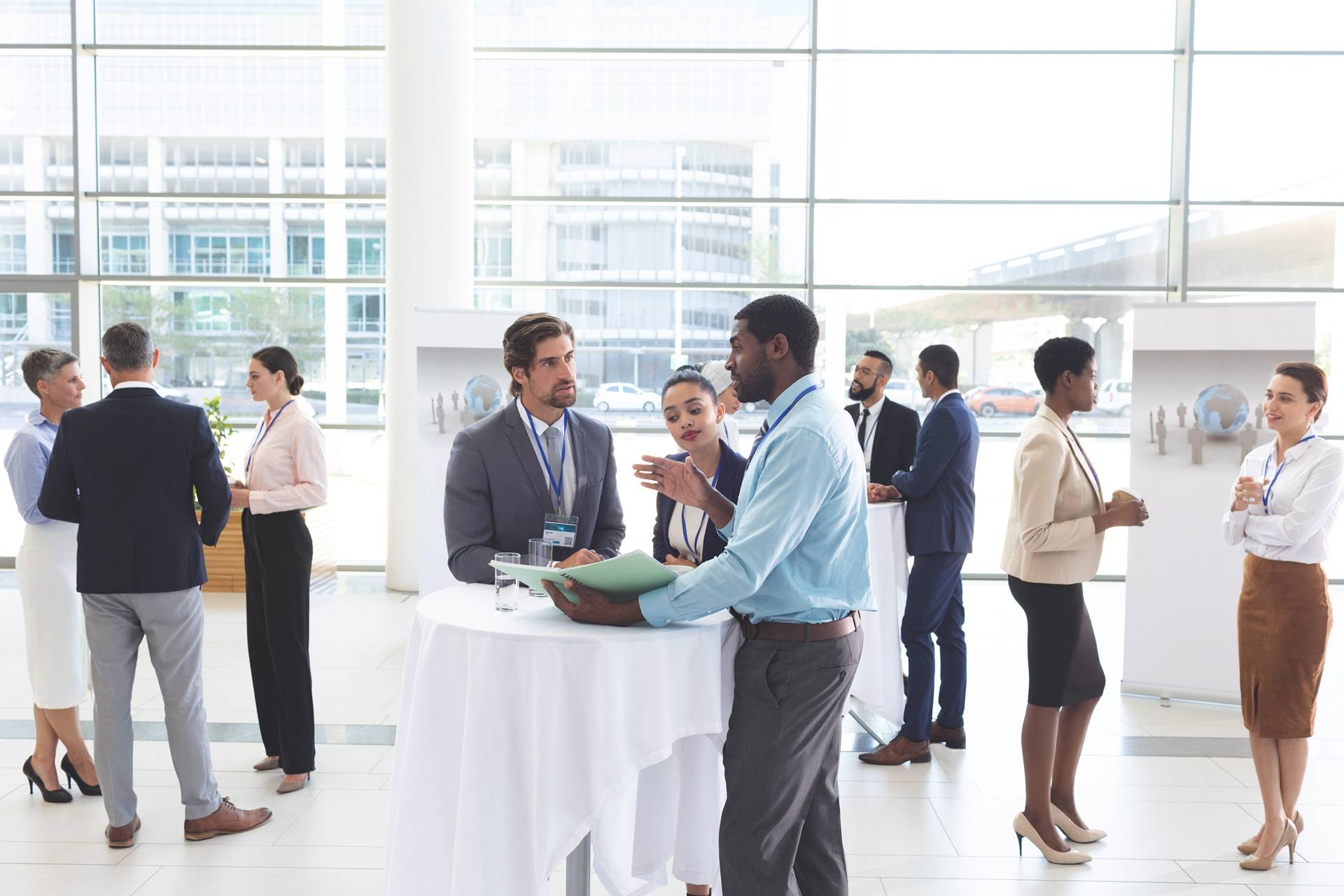 Networking auf Business-Veranstaltung | Personenleitsystem
