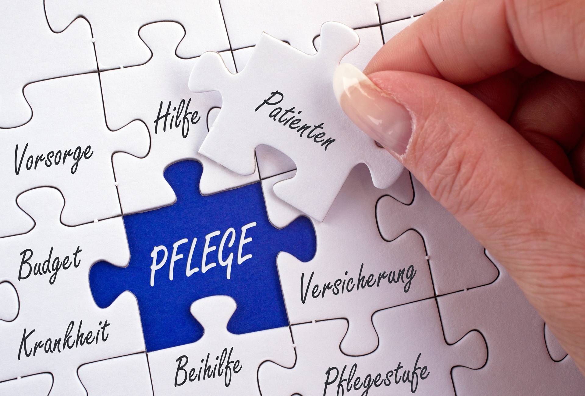 Puzzleteile mit Begriffen zu Vorsorge und Pflege | Pflegehelfer Frankfurt